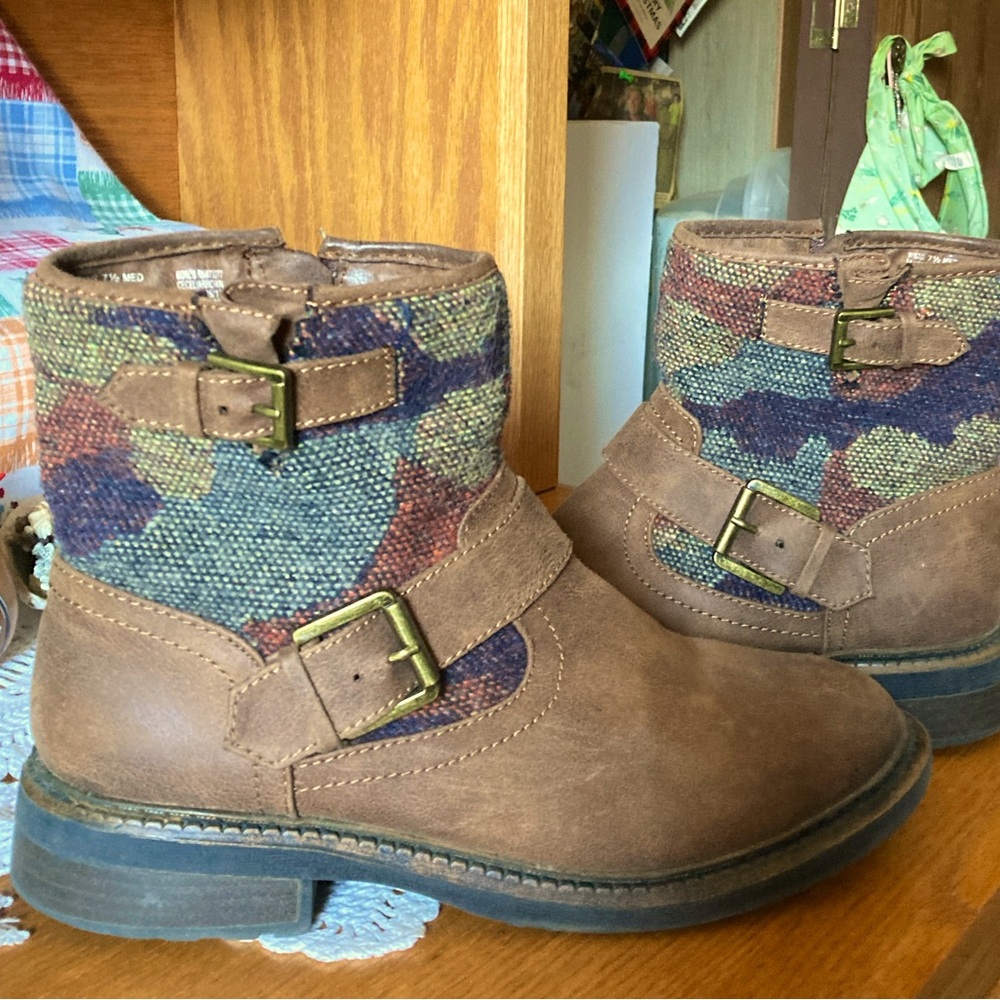Boots, w/fabric, Brown w/gray/green/blue fabric, side zipper w/buckles, Sz 7-1/2